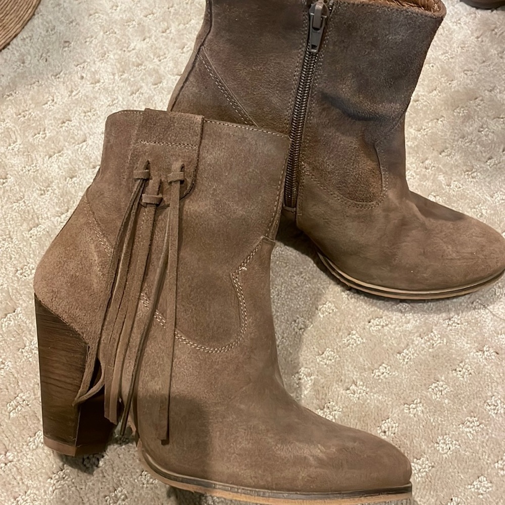 Howsty ankle boots. Taupe (gray/brown) in color. Excellent used condition!